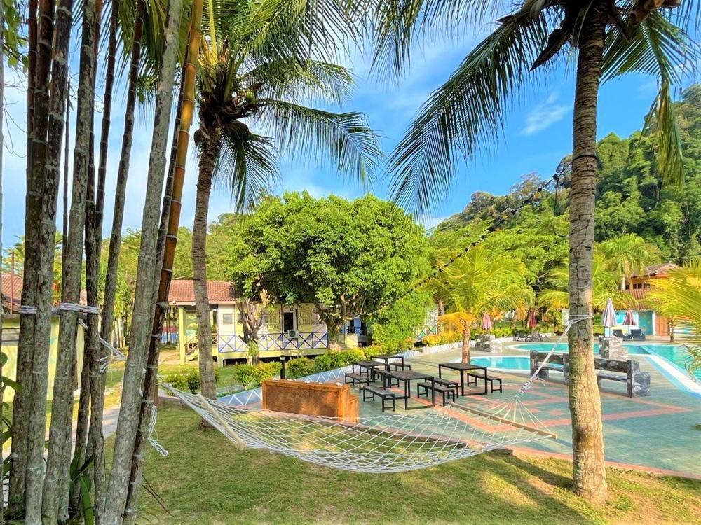 Pangkor Holiday Resort Kampong Sungai Udang Exterior photo
